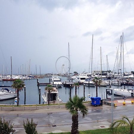 Appartamento Laura A 2 Passi Dal Mare Rimini Exterior foto