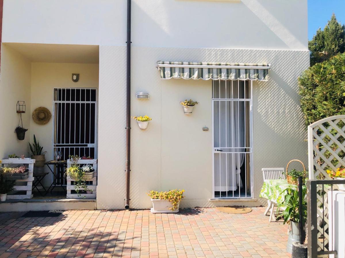 Appartamento Laura A 2 Passi Dal Mare Rimini Exterior foto