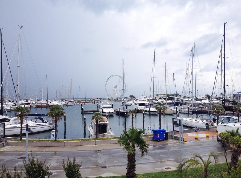 Appartamento Laura A 2 Passi Dal Mare Rimini Exterior foto